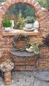 Im Garten Garten Gartenlounge Gartenpaletten Sitzeckegarten In 2020 Vorgarten Vorgarten Ideen Garten