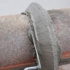 Installer Un Faitage Scelle Sur Un Toit De Tuiles Toiture Tuile Tuiles Toit