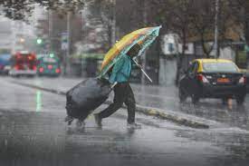 Fuerte lluvia de granizos y tormenta eléctrica en santiago. Por Que Hay Lluvias En Santiago Si Estamos En Verano