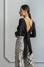 Ahora las invitadas llevan los pantalones. Top De Fiesta Negro Lazada Espalda Invitada Boda Nochevieja Online