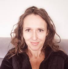 In some cases, the artist needs to transform himself. We invite you to live  a beautiful experience. If you need more information click