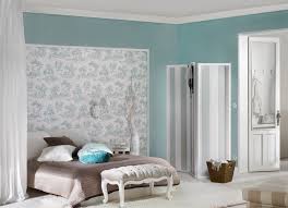 Schöne blumen und zimmerpflanzen sind von vielen menschen als fensterdeko bevorzugter. Schlafzimmer Studio3001 Architektur Werbefotografie