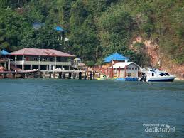 Pulau salah namo atau diartikan salah nama ini memiliki air laut jernih berwarna hijau kebiruan. Objek Wisata Di Batu Bara Terindah Gerai News