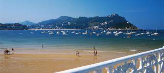 San sebastián is bevoorrecht met zulke heerlijke stranden, die ongelooflijk schoon zijn en direct aan de stad grenzen. Strand La Concha In San Sebastian Gipuzkoa Spain Info Auf Deutsch