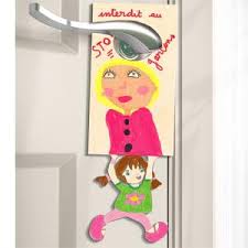 Chambre ado lumineuse en vert. Plaque De Porte Personnalisee Accroche Porte Sur Tete A Modeler