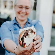 🏔🌲🌳 Der „Wilde Allgäu-Börger“ Gewinnspiel Genießer gesucht. Zeit, für  neue Geschmackserlebnisse, für neue kulinarische Wege. Bei Gaumengold  Essen.Trinken.Glück in Kempten steht er im April auf der Karte, der etwas  andere Burger, der „