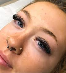 Need recommendations for a glue that people are getting 3+ weeks retention  with? I used to use belo lash and my retention was amazing for about a year  then there glue went '