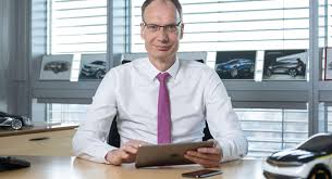 Tập đoàn vingroup (tên đầy đủ: Opel Chef Lohscheller Geht Zu Vinfast Nach Vietnam