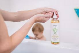 Looking for all natural bath and body products for your kids? 8 Baby Bath Tips For Happy Stress Free Tub Time Puracy