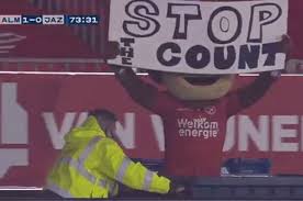 Almere city heeft in navolging van directe concurrent de graafschap een belangrijke zege geboekt. Video Almere Mascot With Stop The Count Sign At Win Over Jong Az