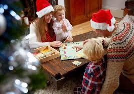 En la temporada navideña pasamos un montón de tiempo familiar y a veces puede ser difícil entretener a los niños. Juegos De Navidad Para Acentuar La Diversion En Las Festividades