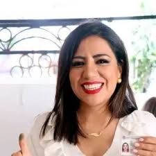 Los extraños comunicados de prensa de Lorena Piñón.