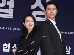 Crash landing on you lead stars hyun bin and son ye jin recalled what it was like working together in one campaign as smart ambassadors. Is This The Reason Why Lovebirds Hyun Bin Son Ye Jin Started Dating Much After Wrapping Crash Landing On You Pinkvilla