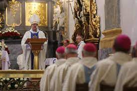 „pamiętaj, że jesteś prochem i w proch się obrócisz. Sroda Popielcowa Transmisja Mszy Swietej W Internecie Online Na Youtube 17 02 2021 Bialystok Super Express