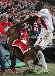 Anthony ujah was so excited to score during fc koln's win over eintracht he decided to celebrate with his pal, hennes the goat, an fc koln mascot. Ujah Hashtag On Twitter