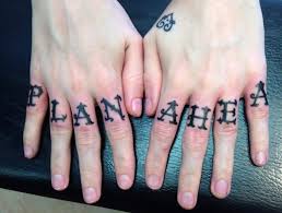 1001 Ideas Y Consejos De Tatuajes En Los Dedos Tipo de dolencia, uso, talla, material, diseño, precio y los mejores modelos. ideas y consejos de tatuajes en los dedos