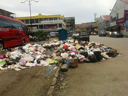 Dampak membuang sampah sembarangan akan merusak pemandangan, mendatangkan bau yang tidak sedap, mendatangkan. Buang Sampah Merata Di Semporna Denda Rm500 Atau Jadi Monyet Kutip Sampah Makanlena