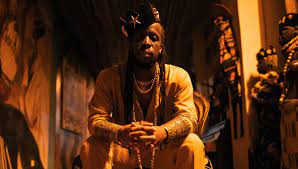 Loin du soleil, loin du soleil loin du soleil, je rêve d'être astronaute loin du soleil, loin du soleil. Youssoupha Enfile Le Costume D Astronaute Pour Son Nouveau Clip Tourne A Abidjan
