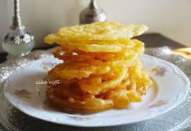 Zlabia Ou Zlebia Une Patisserie De L Est Algerien Et De La Tunisie Croustillante Et Moelleuse Typique Et Synonyme De Cuisine Recettes De Cuisine Zlabia