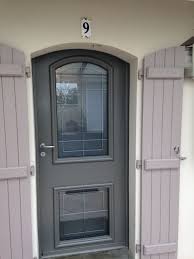 Realisation Porte D Entree En Alu Gris 7039 Satine Par Delmas Diffusion Poele A Bois Porte D Entree Porte Fenetre