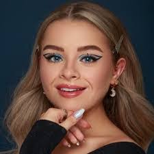 Kayleigh Hunt's Instagram, Twitter & Facebook