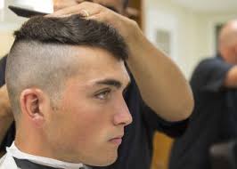 Questo taglio sfumato uomo con sfumatura bassa è un punto di . Capelli Uomo Archives Cambiarestile It