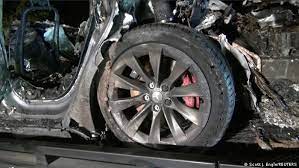 If you look over tesla's accident data over the course of 2020, you can see it's pretty consistent until the on saturday night, a 2019 tesla model s crashed into a tree in a suburb of houston, texas. 4mnml7vm4ch10m