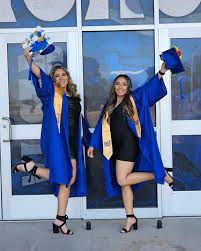 Senior Sunday with my bestie 🎓🫶🏻 #classof2023 #seniorsunday