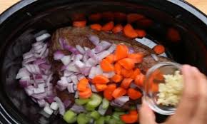 Preparez Vous A Cuisiner Le Meilleur Roti De Boeuf De Votre Vie Slow Cooker Recipes Crockpot Beef Instant Pot Recipes