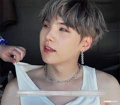 Listen to suga on spotify. 201001 Episode Bts ë°©íìëë¨ On Kinetic Manifesto Film Shooting Sketch Suga Bts Yoongi Yoongi Bts Suga