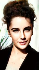 Most Talented & Beautiful 18+ Hollywood Actress Below Age 25 In 2022 There  are many Hollywood Actress Below Age 25 who are more popular than famous  Hollywood actors for their beauty and