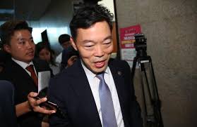 김오수 법무부 차관이 15일 조국 전 법무부 장관 퇴임으로 제기된 '동반 사퇴' 지적과 관련해 공직 국가대표 수영선수 출신 최윤희, 문체부 2차관 임명 '아시아의 인어'에서 '체육 행정가'로 변신한 최윤희. ë²•ë¬´ë¶€ ìž¥ê´€ì— ê¹€ì˜¤ìˆ˜ ì°¨ê´€ ê±°ë¡  ì•„ì£¼ê²½ì œ