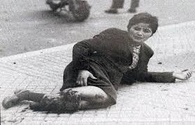 El 57º aniversario del bombardeo a la plaza de mayo será recordado mañana con un acto en el archivo nacional de la memoria que funciona en el predio el mediodía del 16 de junio de 1955, en un intento golpista contra el entonces presidente juan domingo perón, veintinueve aviones de la marina. Bombardeo De La Plaza De Mayo Mas De 300 Muertos En Un Golpe De Estado Contra Peron
