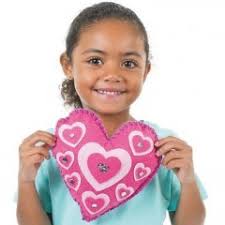 Cette sélection n'est pas exhaustive mais j'espère qu'elle permettra à chacun de trouver l'inspiration pour proposer un bricolage de fête des mères pour la maternelle comme pour les plus grands. Bricolage Fete Des Meres Ou Grand Meres Materiel Et Idees Cadeaux Pas Cher A Fabriquer Pour Feter Les Mamans Et Mamies Un Max D Idees