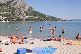 Sucht ihr die schönsten strände in kroatien und wisst nicht, wo ihr anfangen sollt, bei so vielen inseln? Strand Punta In Omis Strandfuhrer Von Porta Croatia