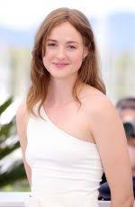 Renate reinsve (born 24 november 1987) is a norwegian actress. Renate Reinsve At Verdens Verste Menneske Photocall At 2021 Cannes Film Festival 07 09 2021 Hawtcelebs