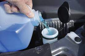 Do I Have to Use Windshield Wiper Fluid or Is Water OK? | News | Cars.com