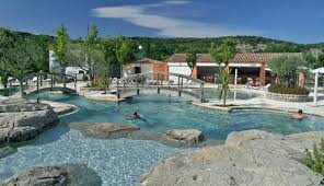 aquaparken camping in ardeche met zwembad vlakbij ruoms vallon pont d arc aubenas places to go village campsite