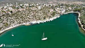 Kıyıkışlacık, güllük körfezi sahil şeridinde, güllük beldesinin tam karşısında yer alan büyük bir mahalledir. Coast Guide Tr Kiyikislacik Iasos