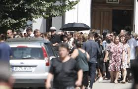 Mirele eşti tu în poza aia, nu?marius ţeicu: NepoÈ›ii Lui Marius È›eicu Au Lipsit De La Inmormantarea Mamei Lor Libertatea