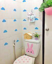 Tips ketika memilih desain kamar mandi, tentu saja ukuran nya harus di lihat dulu, baru kemudian sesuaikan dengan desain yang ingin anda gunakan. 31 Dekorasi Kamar Mandi Minimalis Makin Unik Cantik 2021 Dekor Rumah