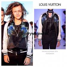 Harry Wore A Louis Vuitton Spring Summer 2016 Silk Bomber Jacket In The Drag Me Down Music Video Side Note Ha Mens Fashion Summer Fashion Night Mens Fashion