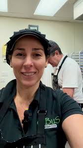 No hay nada que identifique más la navidad venezolana que una buena  HALLACA. Vale la pena esperar un año entero para disfrutar en la mejor  compañía de una textura perfecta, full relleno