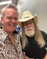 We love playing shows with our brothers @thekentuckyheadhunters #apbmusic  #apb #artimuspyleband #lynyrdskynyrd #rrhof #thekentuckyheadhunters Scott  Raines Music Greg Martin Hughes Guitars