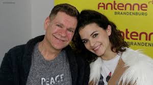 Peter Plate Maxine Kazis Maxine Kazis Kommt Vom Musical Und Prasentiert Mit Die Evolution Der Maxine Kazis Ihr Debut Album An D Musik Musical Brandenburg
