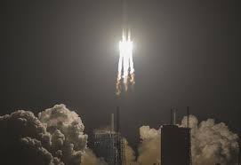 China ha colocado un cohete en posición para transportar una sonda a marte, una de tres misiones al planeta rojo, junto con una de estados unidos. China Lanza Potente Cohete Espacial Crucial Para Mision En Marte Noticias Agencia Peruana De Noticias Andina