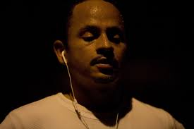 Dog has shopkeepers trained to offer treats