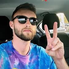 Jesse Edmond (@Jesse_Silvey)