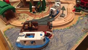 Magasin de jouets pour enfants et parents marrants ! Creating A Homemade Table For Wooden Railway Set Mummy In The City