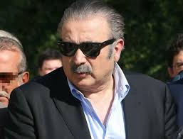 Σαν λάκης λαζόπουλος όμως θα διαφήμιζες ένα εμπορικό προϊόν ξέρω ότι δεν είναι ευχάριστο για τον κόσμο να αισθάνεται ότι κάποια παιδιά καταστρέφουν την περιουσία του. Lakhs Lazopoylos Ayth Einai H Agnwsth Syzygos Toys Gossip Athens Magazine